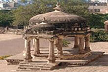 गंगाधर राव की छतरी (Tomb of Gangadhar Rao)